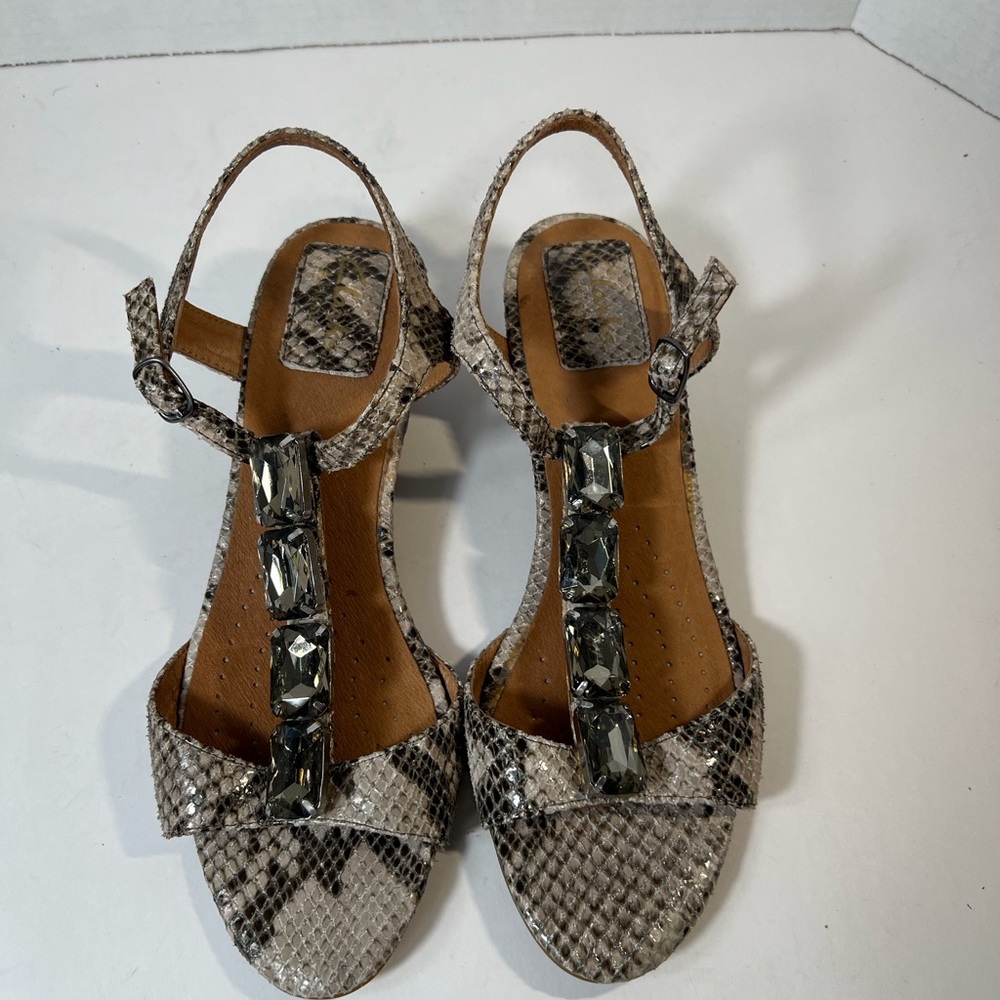 Clarks Artisan Leather Snakeskin Jeweled T Strap Sandals 7M Comfort
